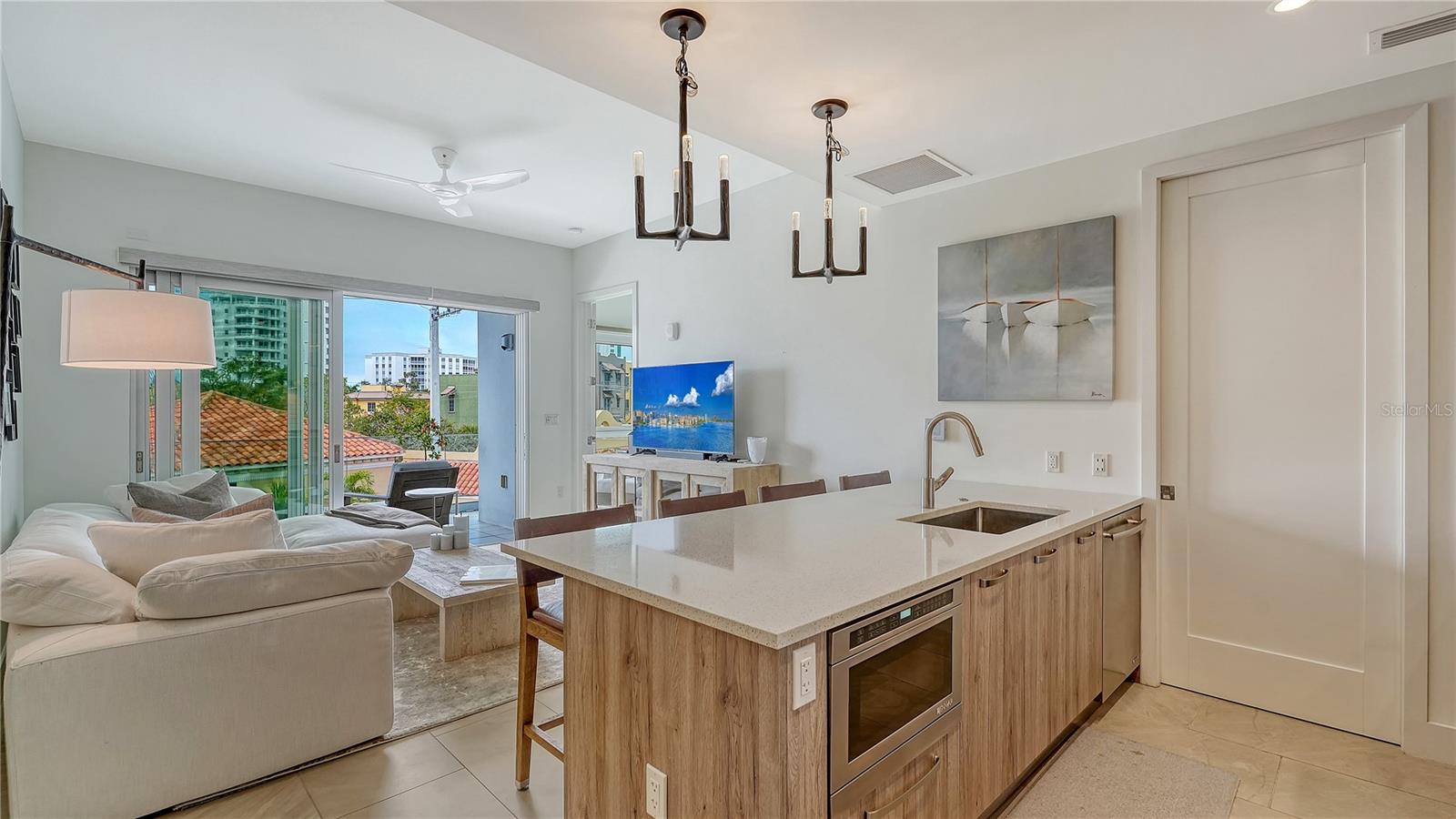 Image 13 of 48 For 635 Orange Avenue 301