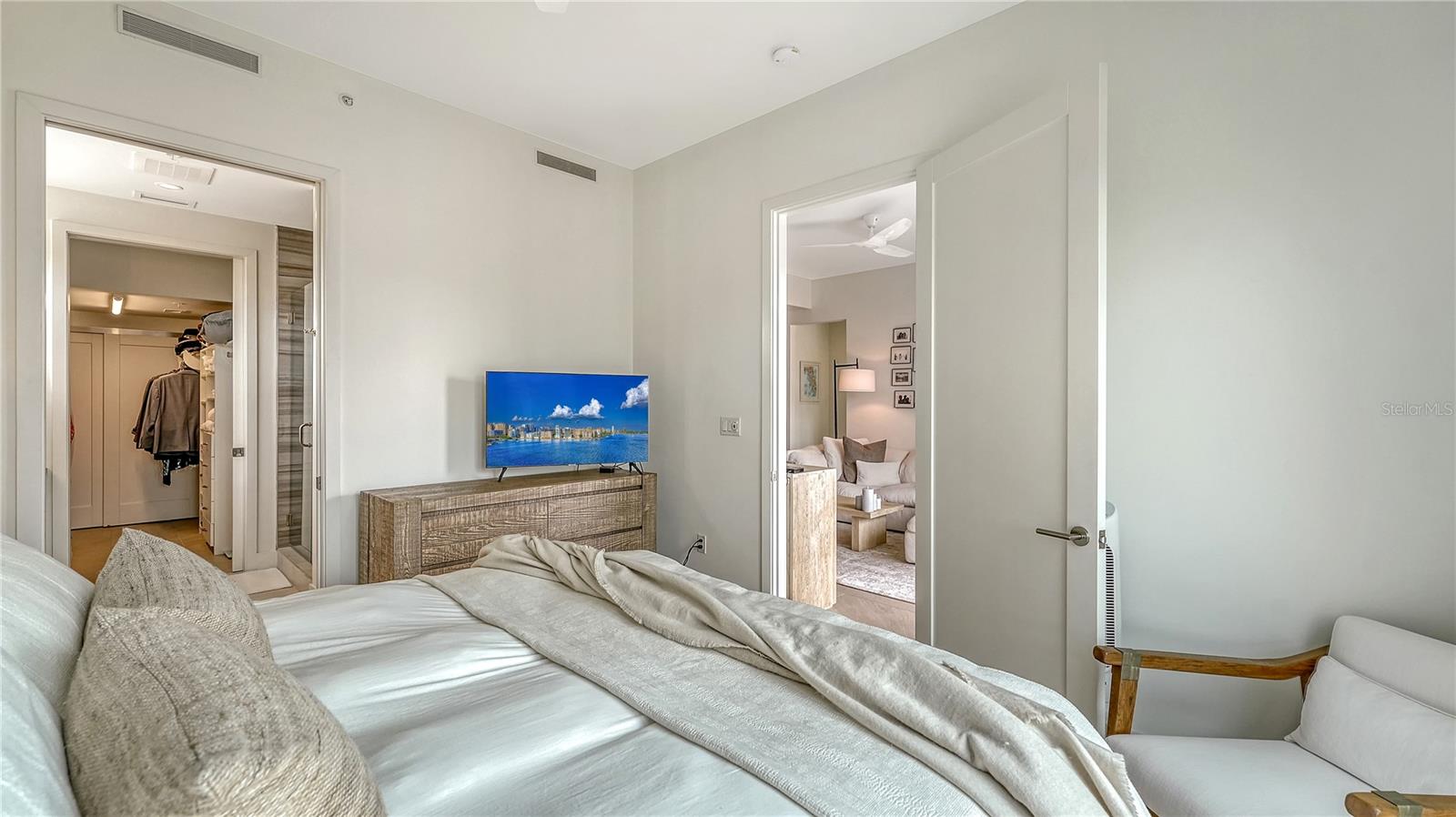 Image 24 of 48 For 635 Orange Avenue 301