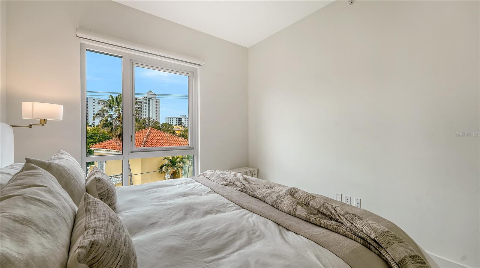 Image 31 of 48 For 635 Orange Avenue 301