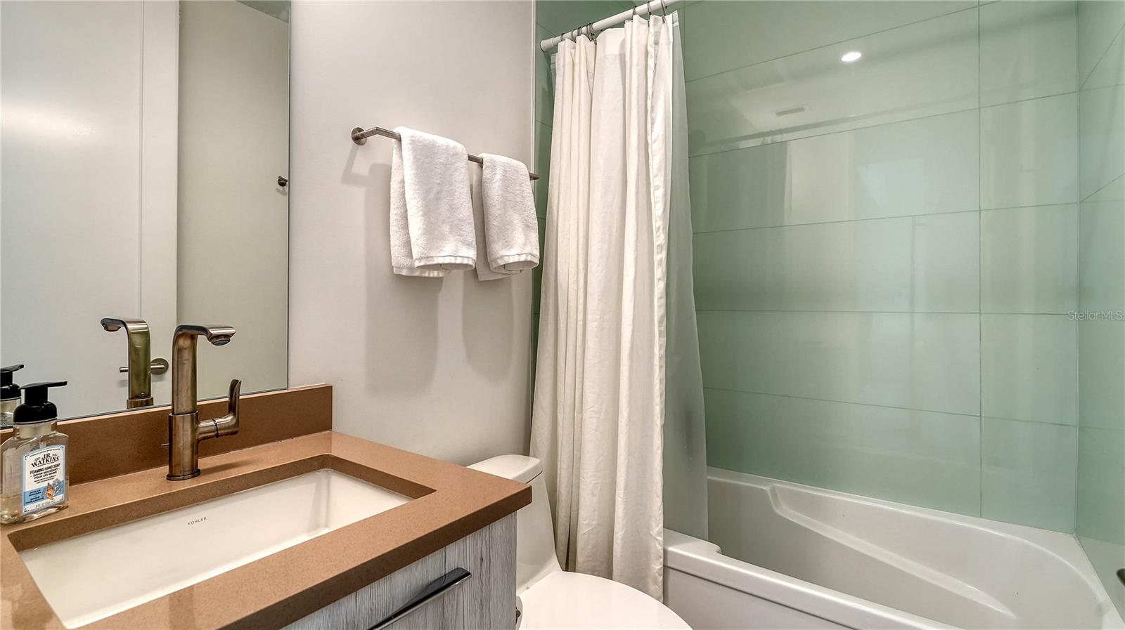 Image 33 of 48 For 635 Orange Avenue 301