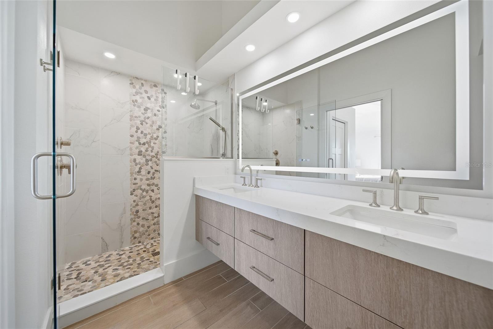 Image 21 of 41 For 5230 Hyland Hills Avenue 1325