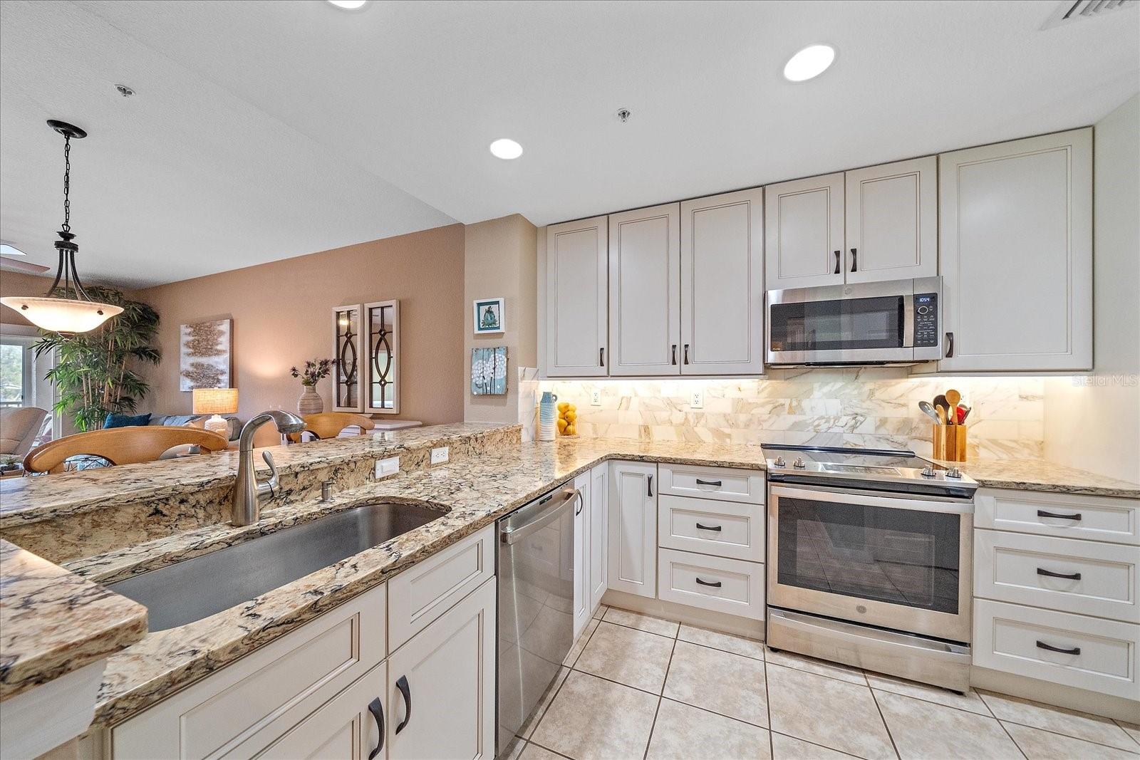 Image 10 of 42 For 6334 Grand Oak Circle 203