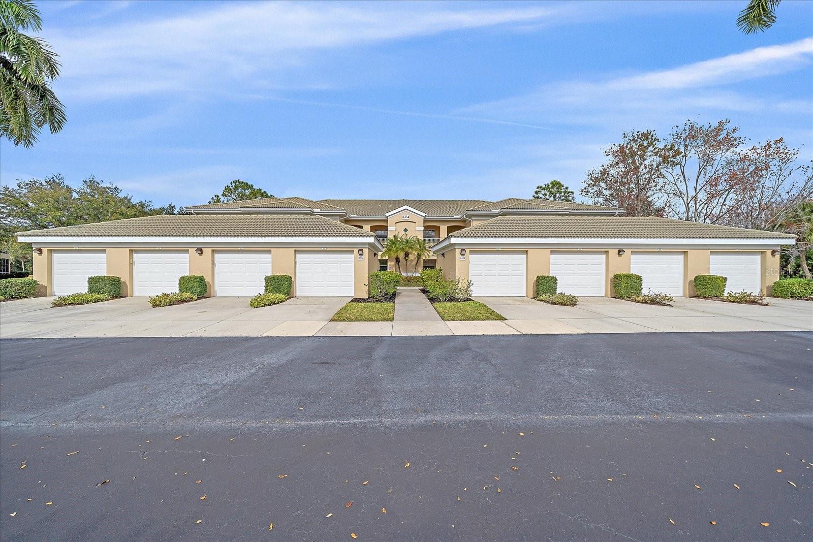 Image 33 of 42 For 6334 Grand Oak Circle 203