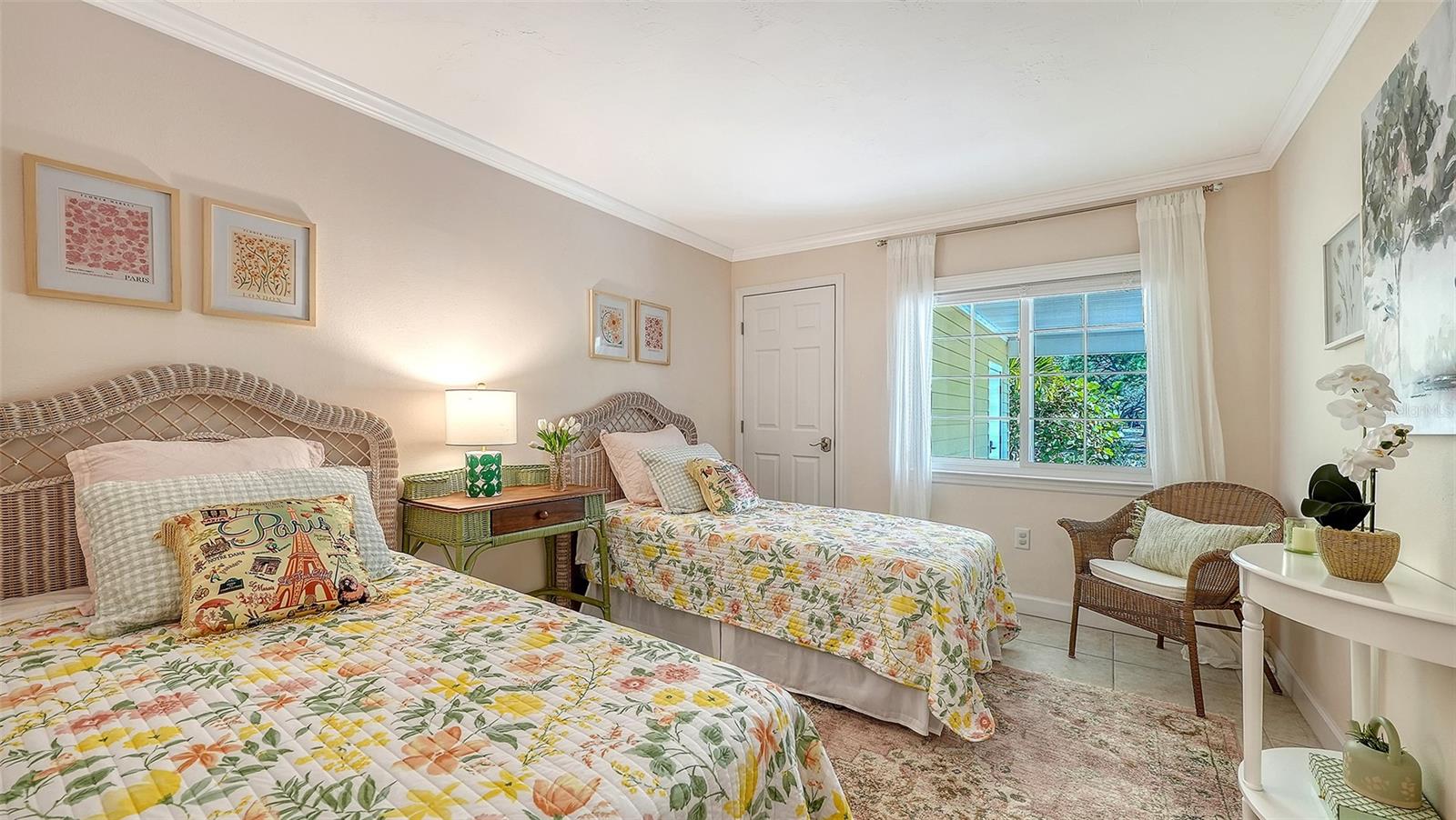 Image 35 of 58 For 454 Palmetto Court