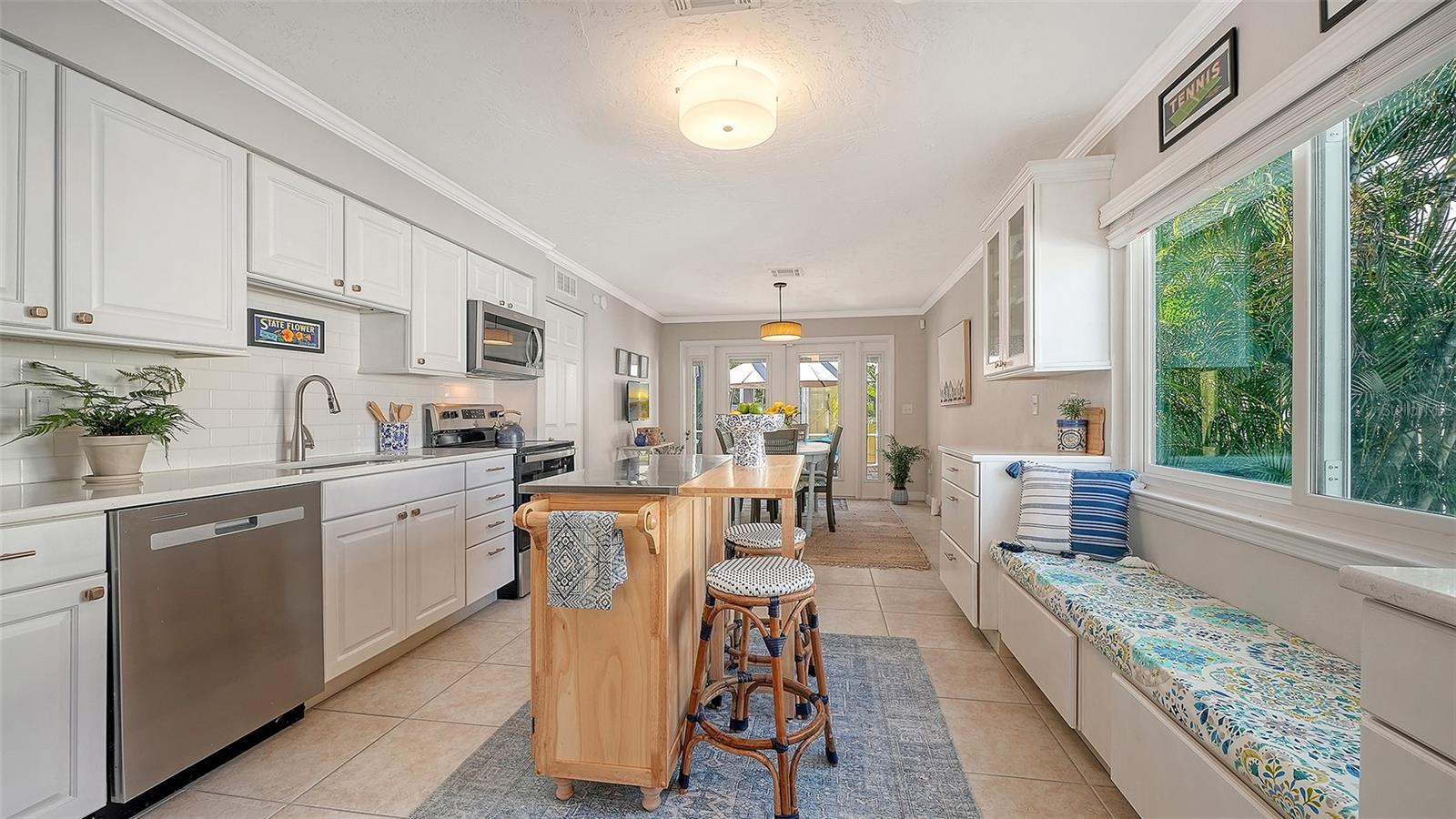 Image 5 of 58 For 454 Palmetto Court