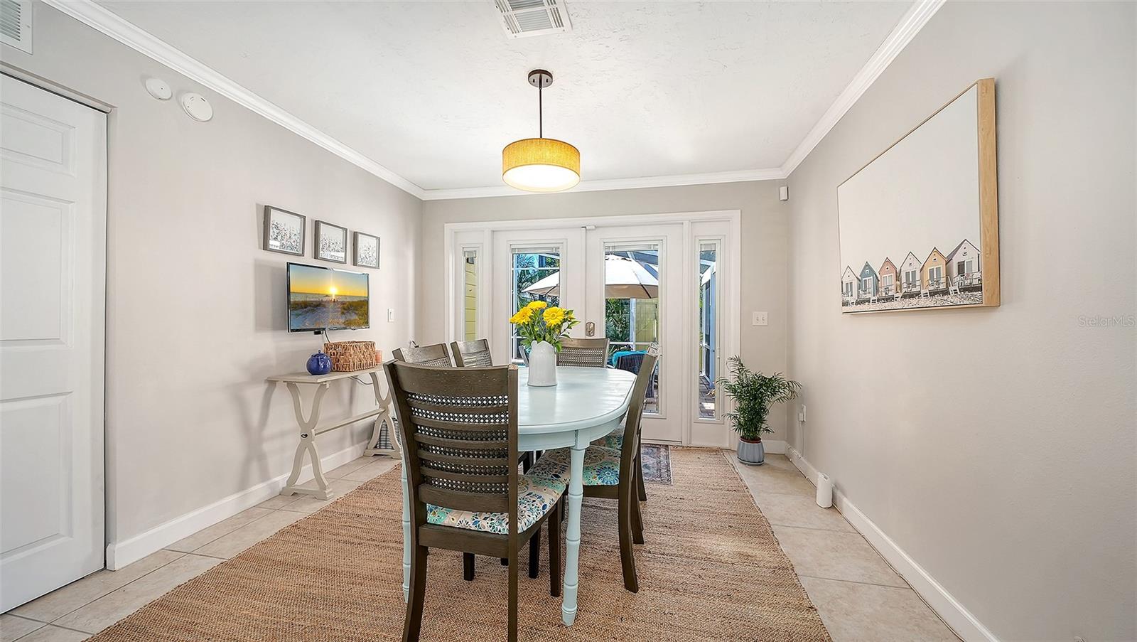 Image 8 of 58 For 454 Palmetto Court