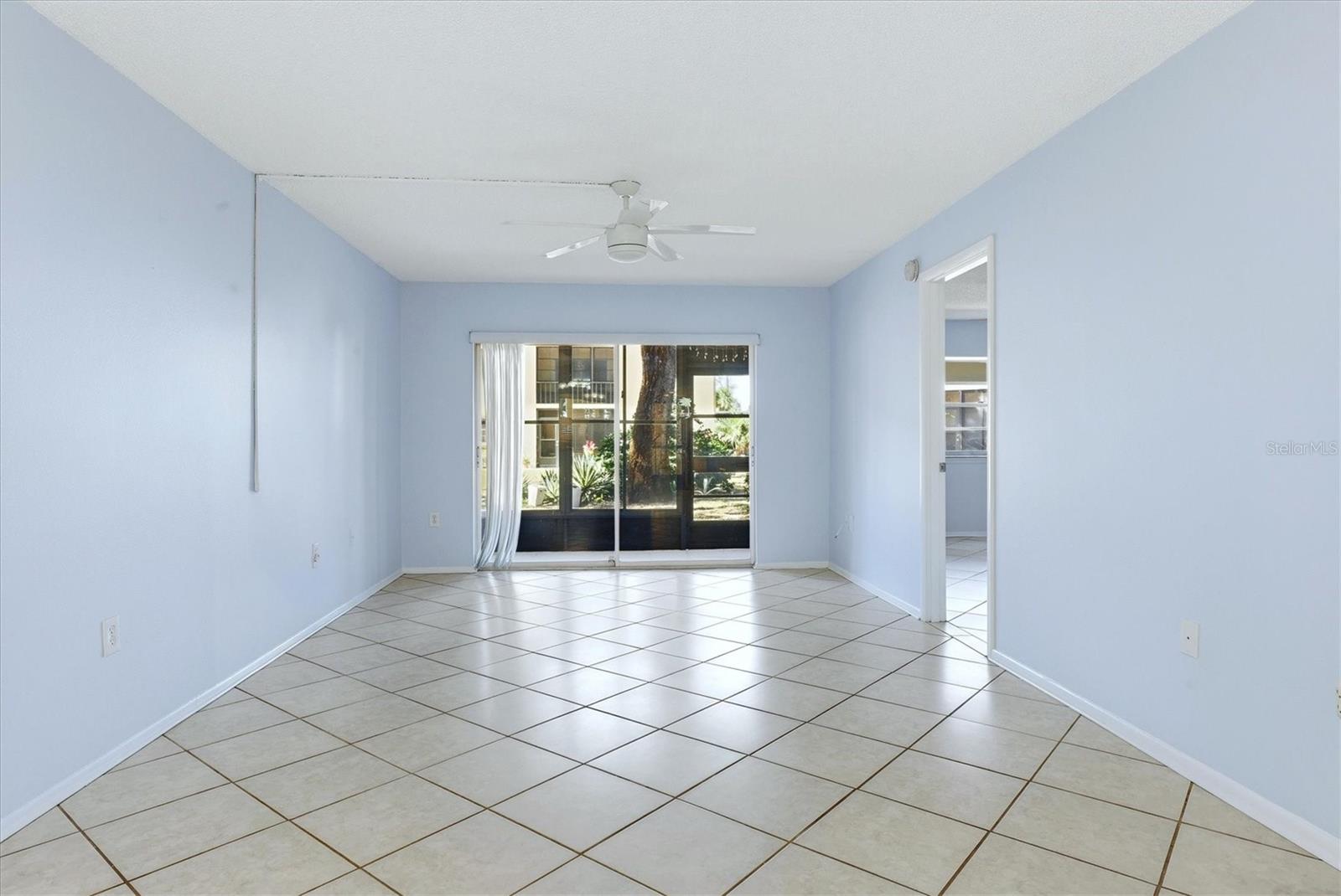 Image 10 of 51 For 2280 Stickney Point Rd  410