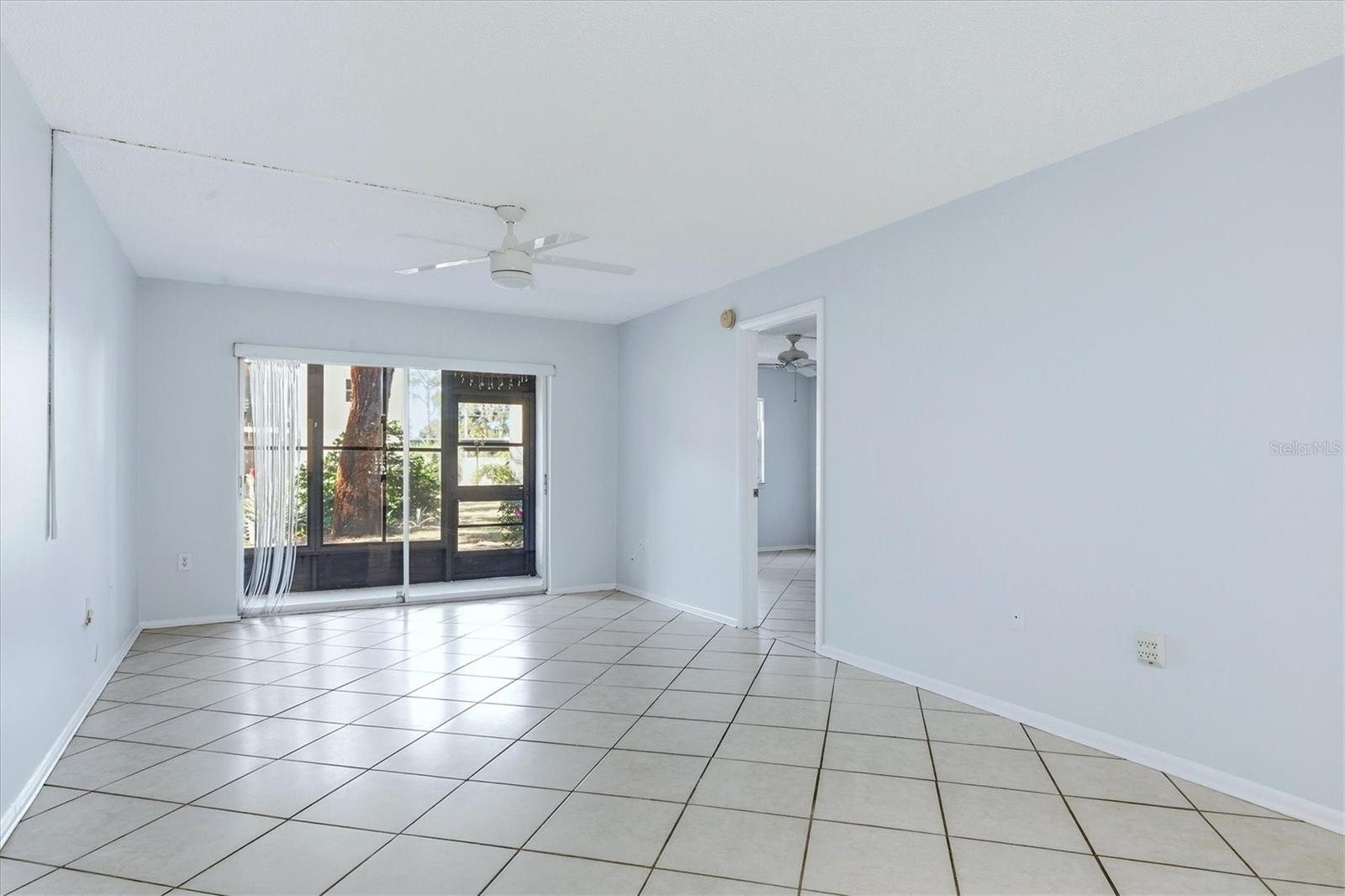 Image 11 of 51 For 2280 Stickney Point Rd  410