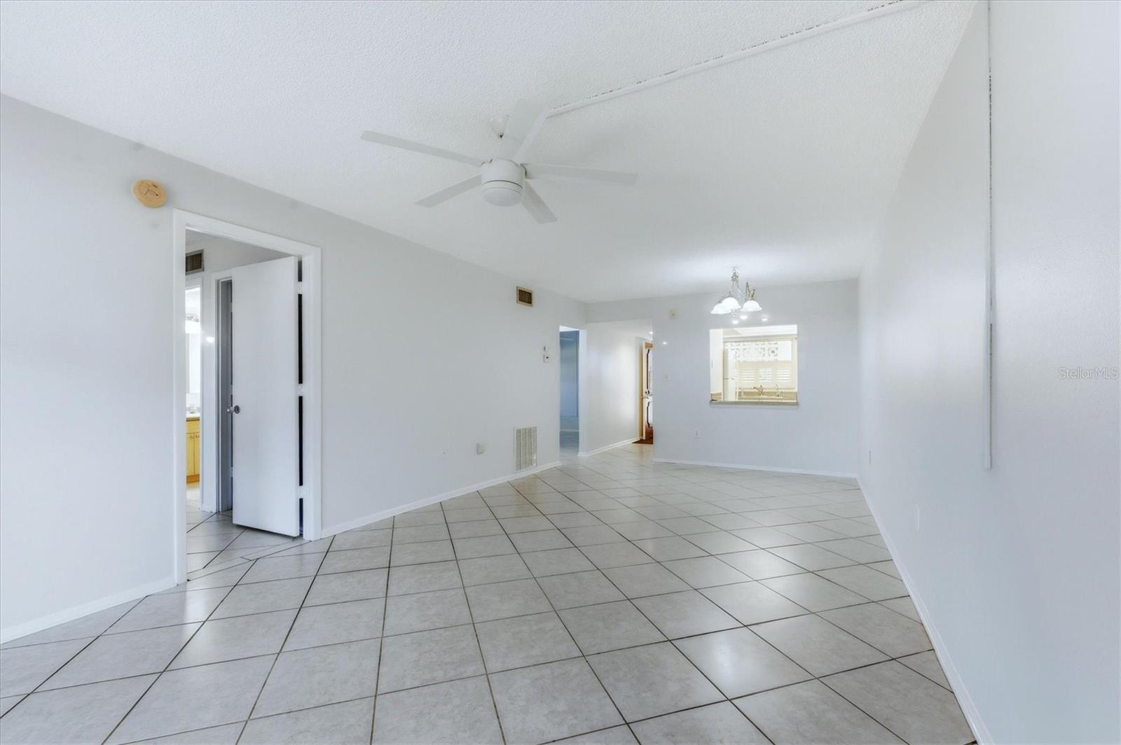 Image 13 of 51 For 2280 Stickney Point Rd  410