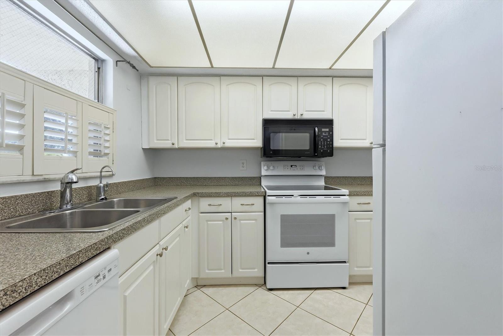 Image 16 of 51 For 2280 Stickney Point Rd  410