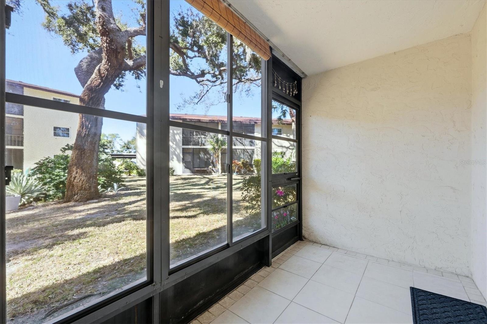 Image 27 of 51 For 2280 Stickney Point Rd  410