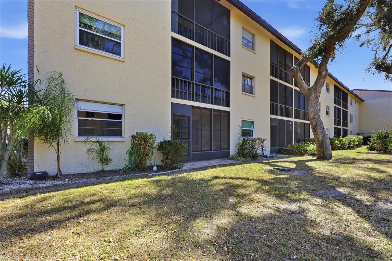 Image 28 of 51 For 2280 Stickney Point Rd  410