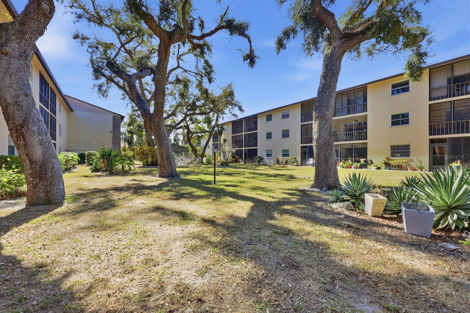 Image 29 of 51 For 2280 Stickney Point Rd  410