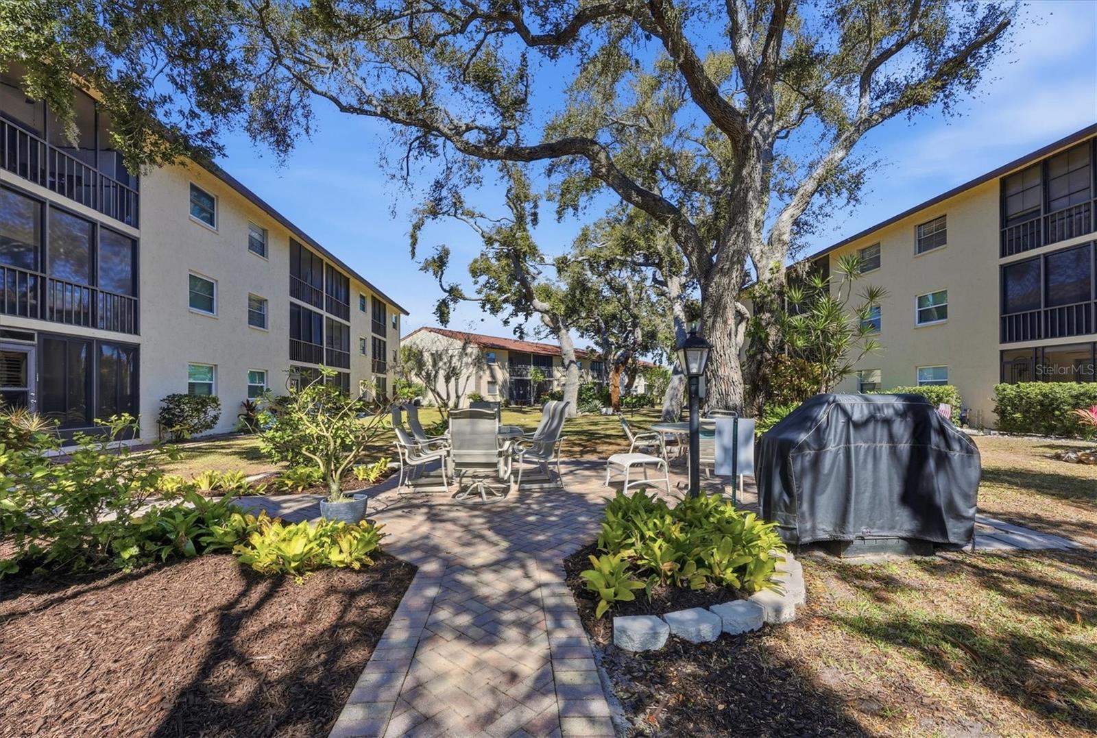 Image 30 of 51 For 2280 Stickney Point Rd  410