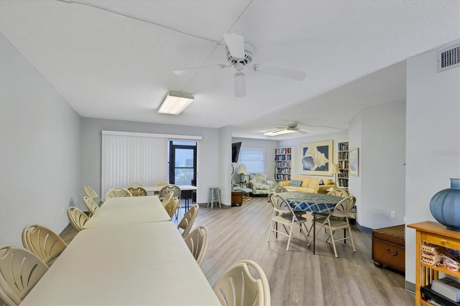 Image 38 of 51 For 2280 Stickney Point Rd  410