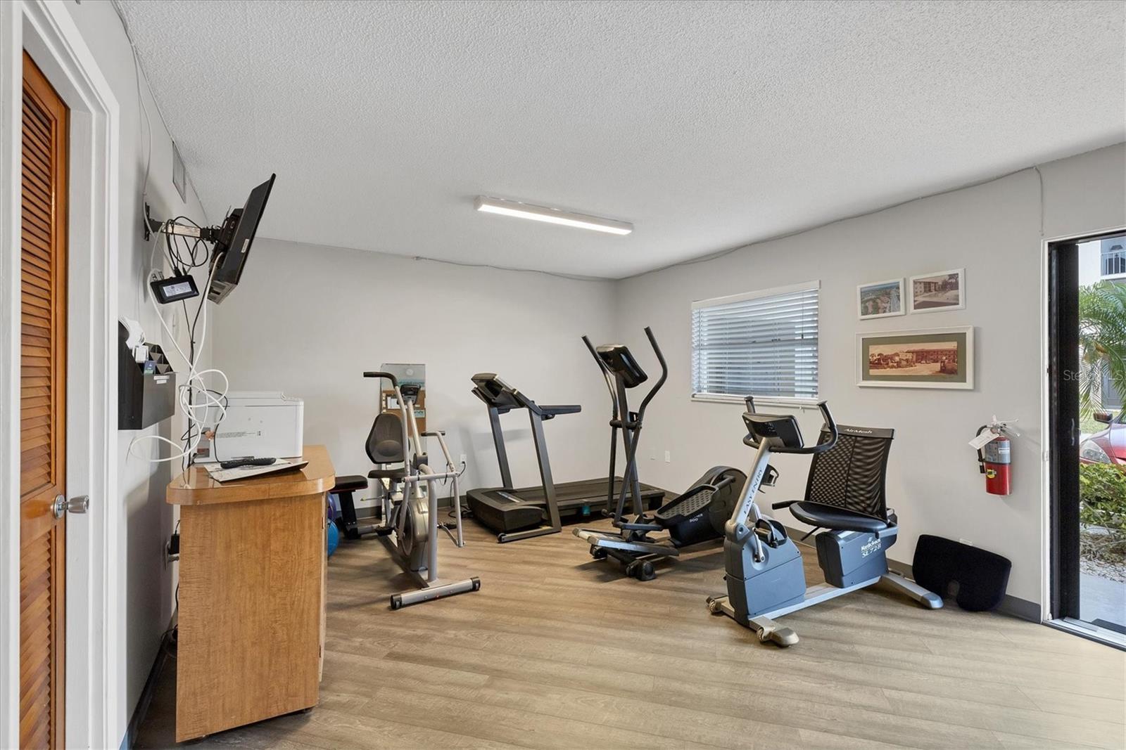 Image 39 of 51 For 2280 Stickney Point Rd  410