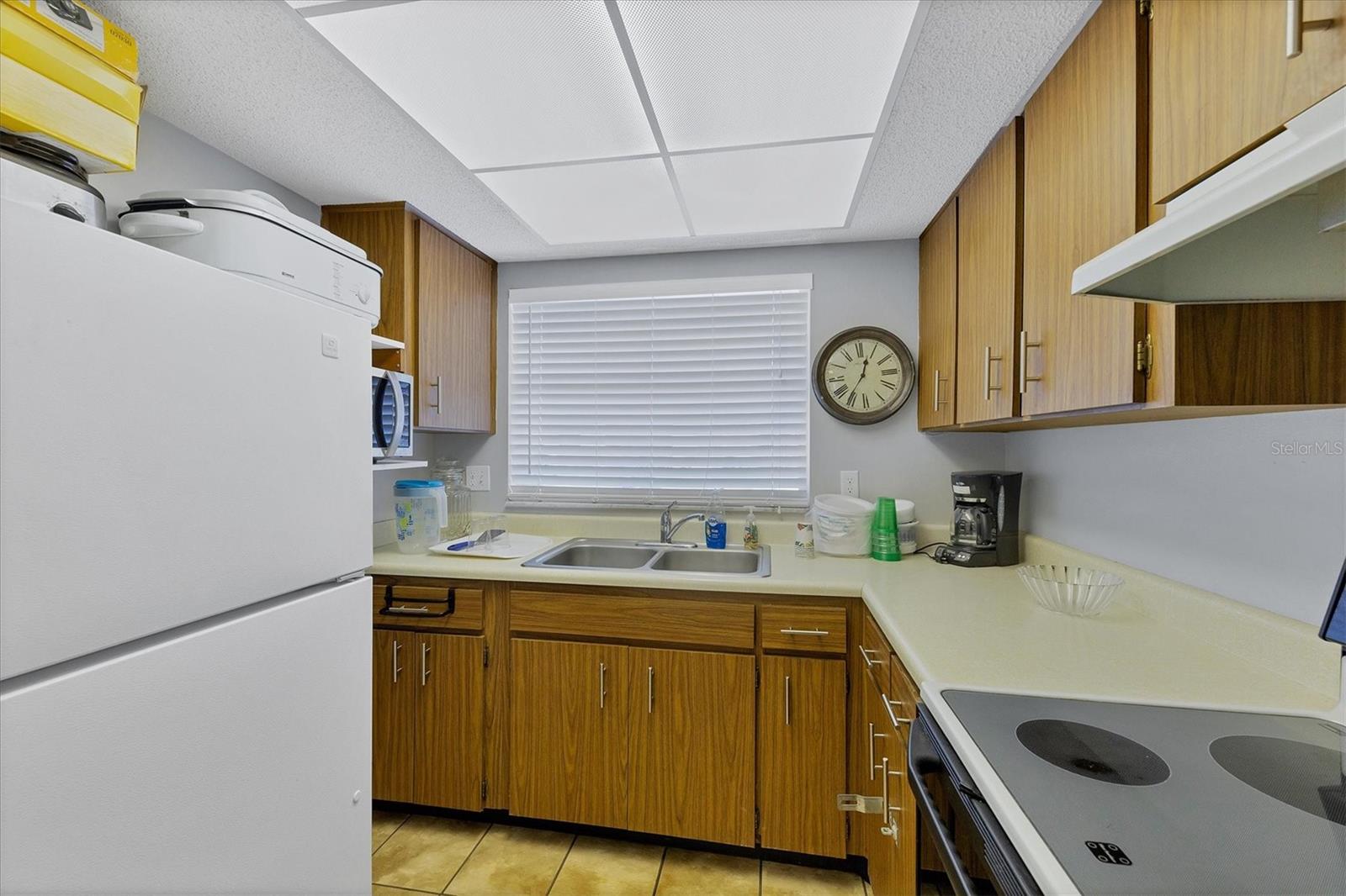 Image 40 of 51 For 2280 Stickney Point Rd  410