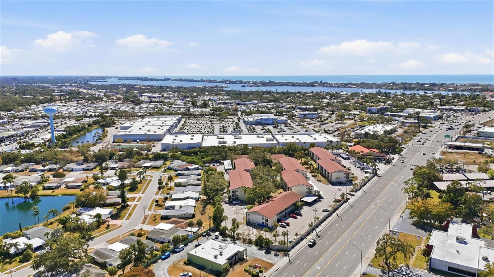 Image 42 of 51 For 2280 Stickney Point Rd  410