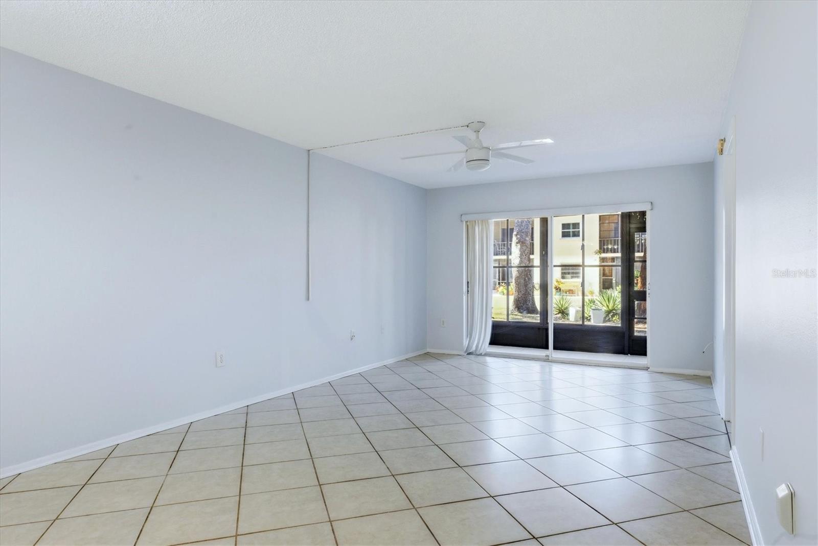 Image 8 of 51 For 2280 Stickney Point Rd  410