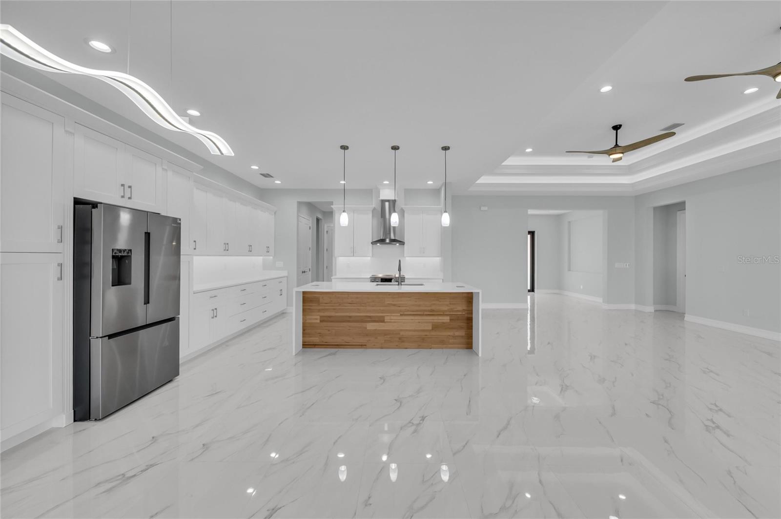 Image 22 of 73 For 18702 Arapahoe Circle