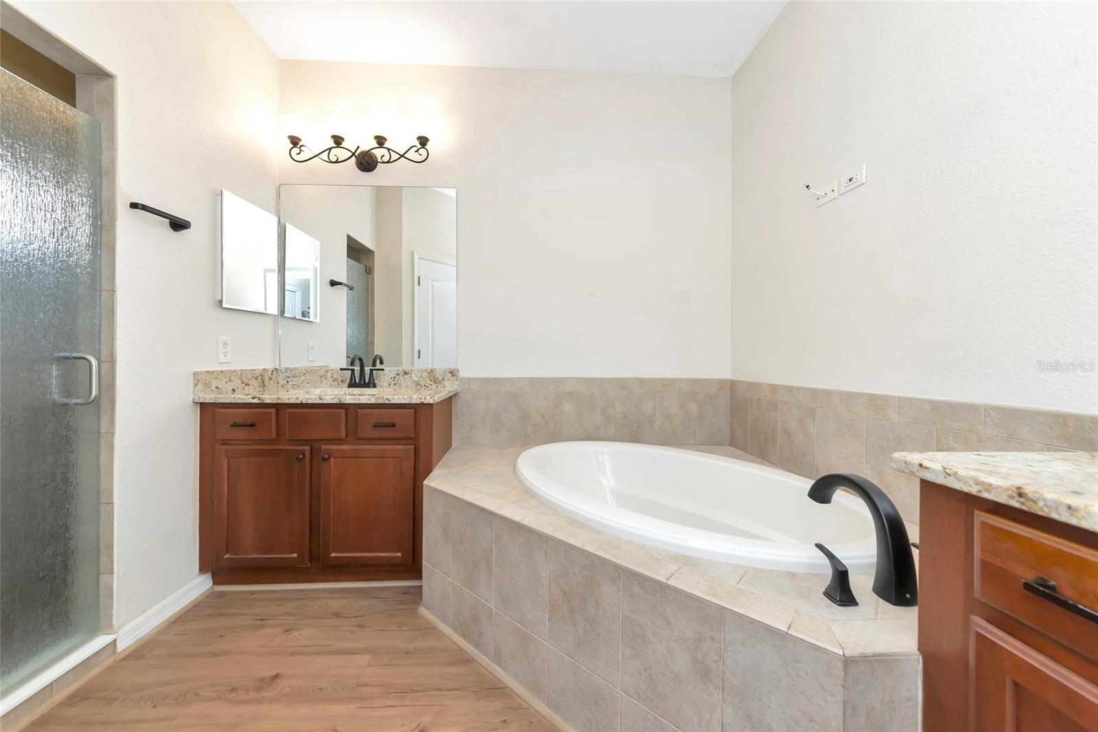 Image 31 of 100 For 223 River Enclave Court