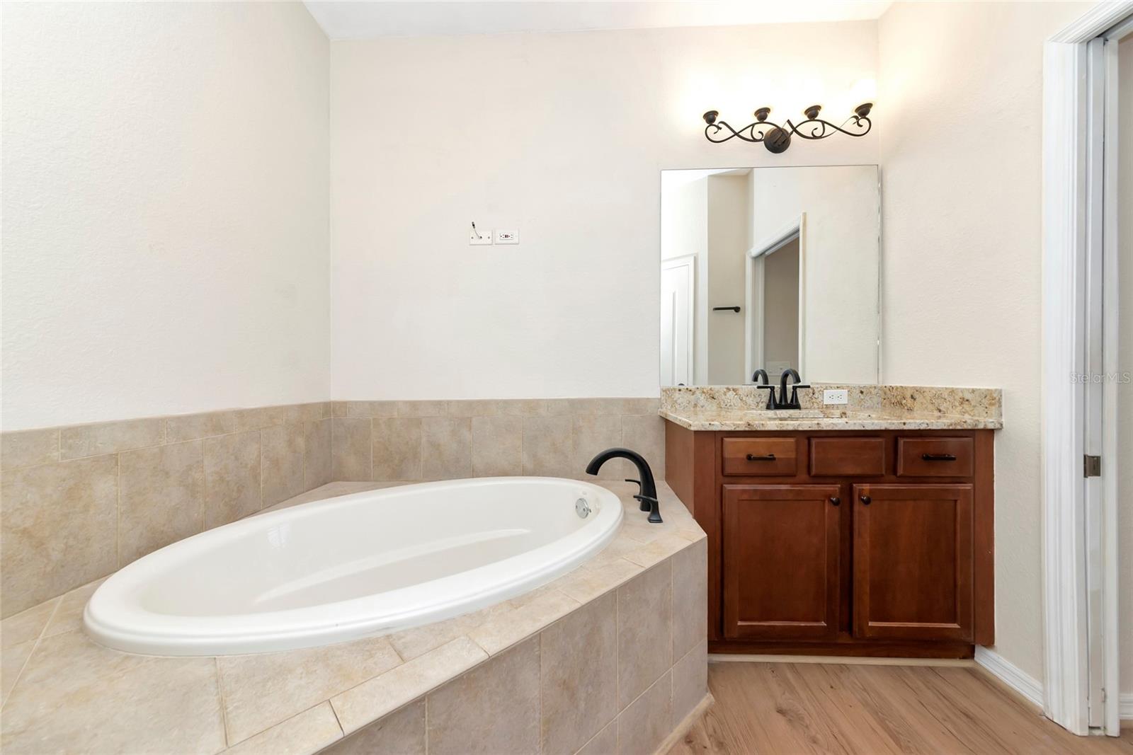 Image 32 of 100 For 223 River Enclave Court