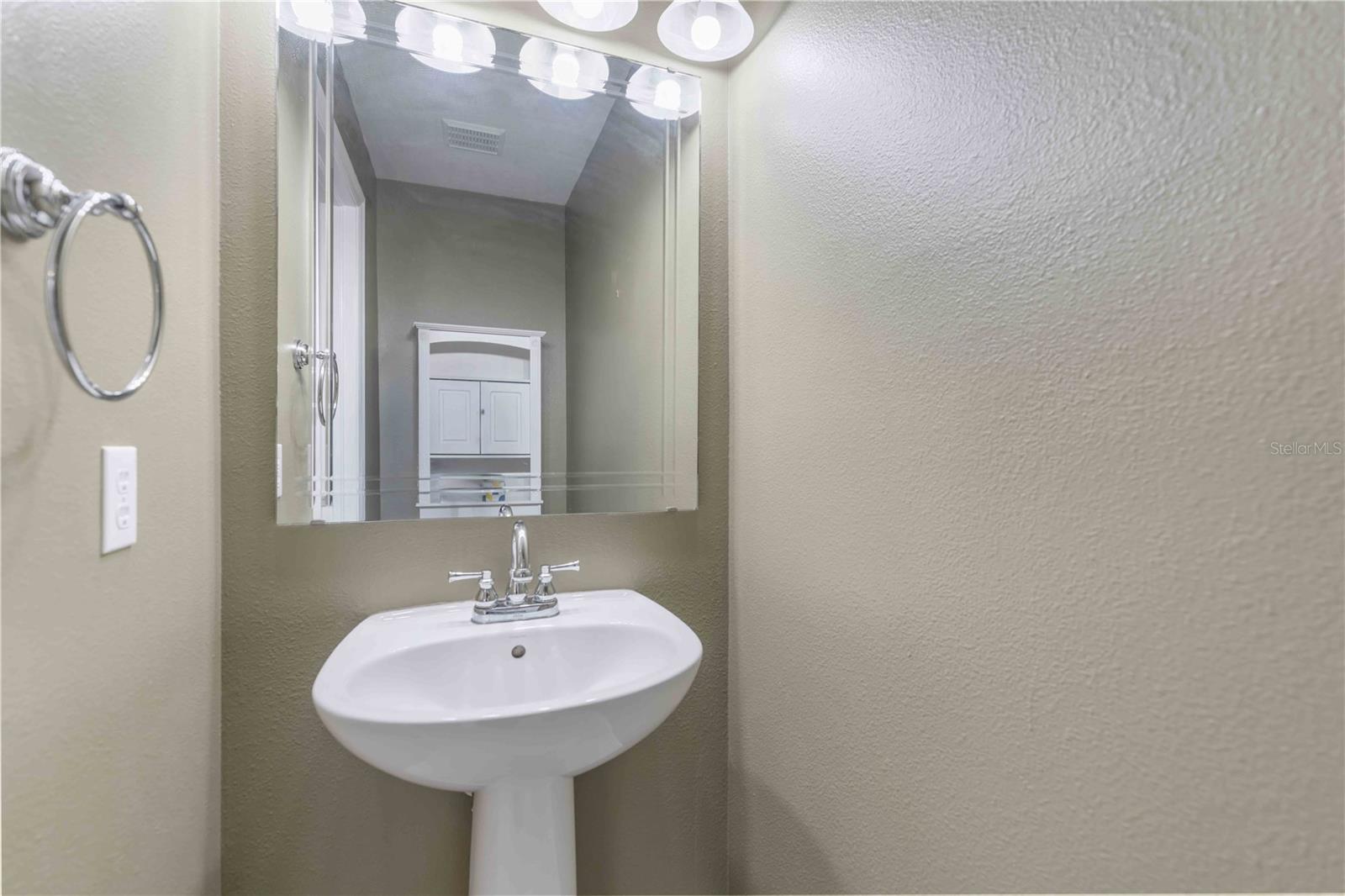 Image 19 of 35 For 8614 Majestic Elm Court