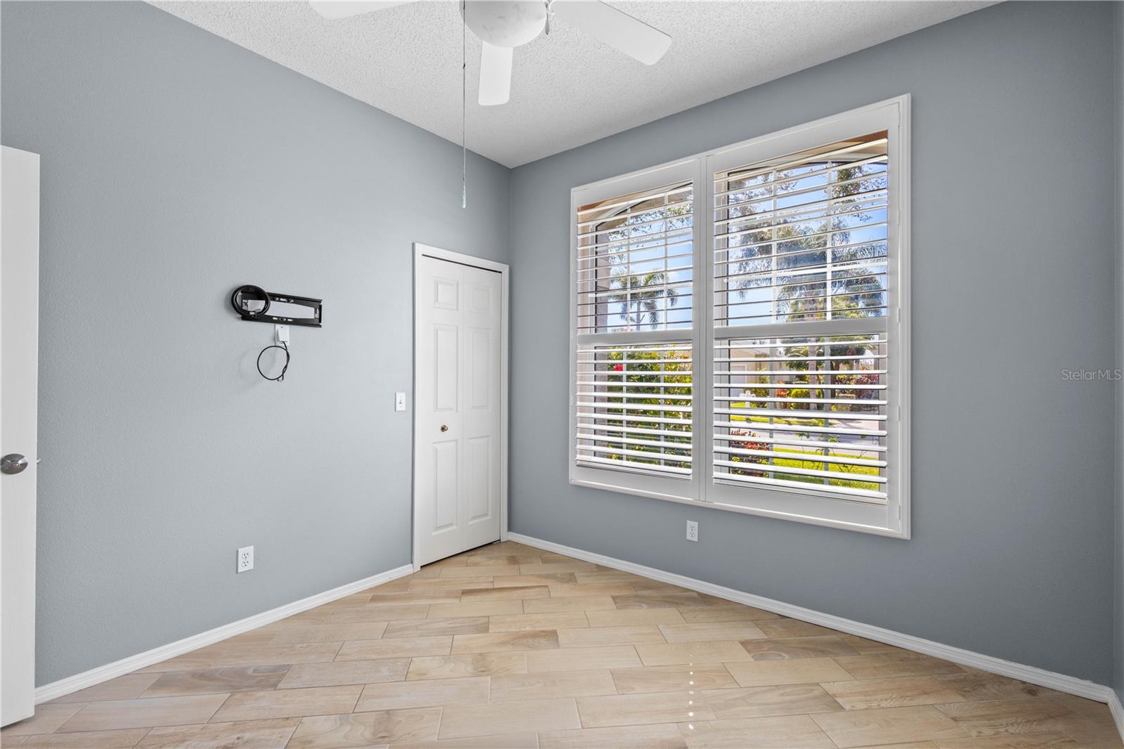 Image 21 of 33 For 4911 50th Avenue W