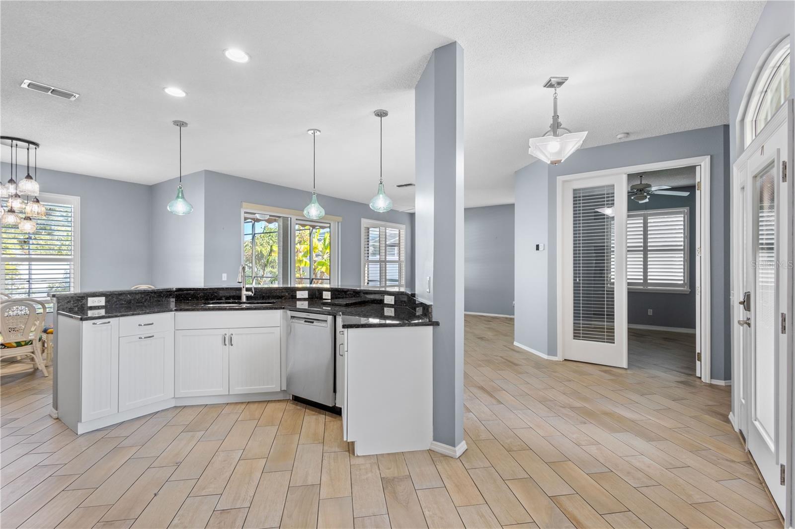 Image 4 of 33 For 4911 50th Avenue W