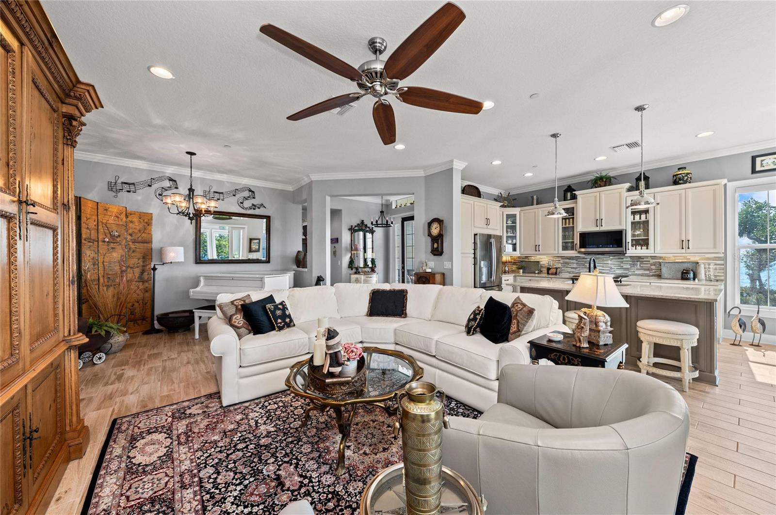 Image 12 of 100 For 268 Saint Lucia Drive 101