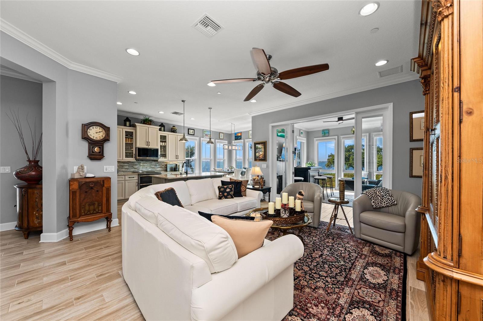 Image 13 of 100 For 268 Saint Lucia Drive 101