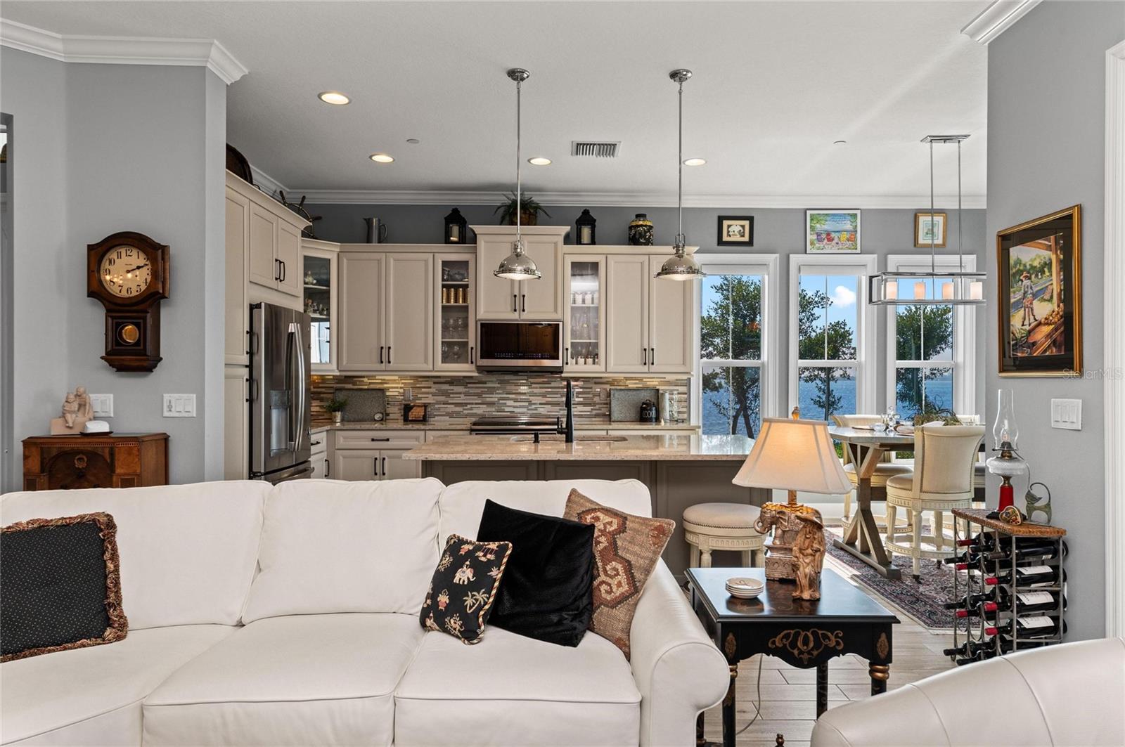 Image 14 of 100 For 268 Saint Lucia Drive 101