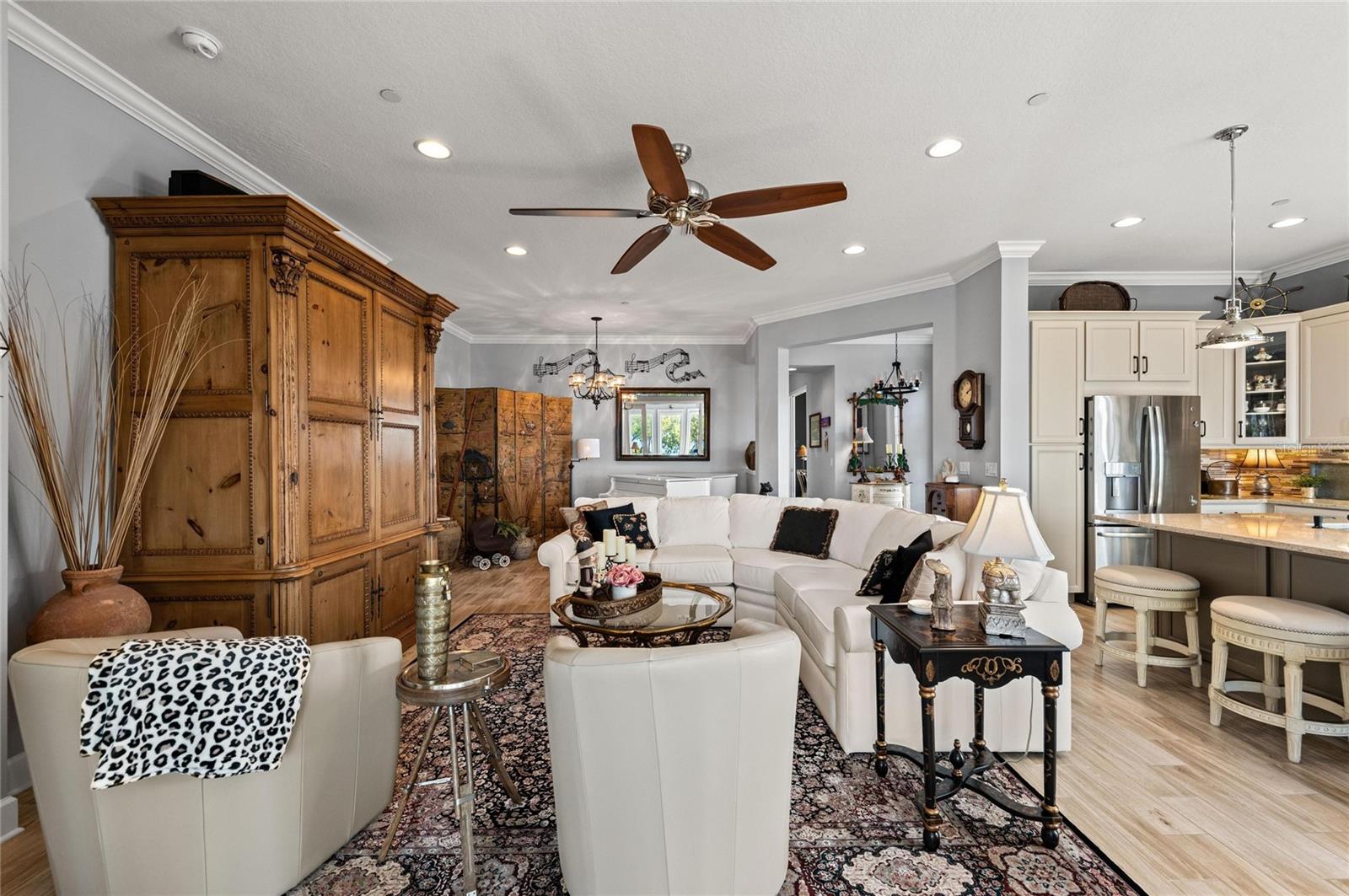 Image 15 of 100 For 268 Saint Lucia Drive 101