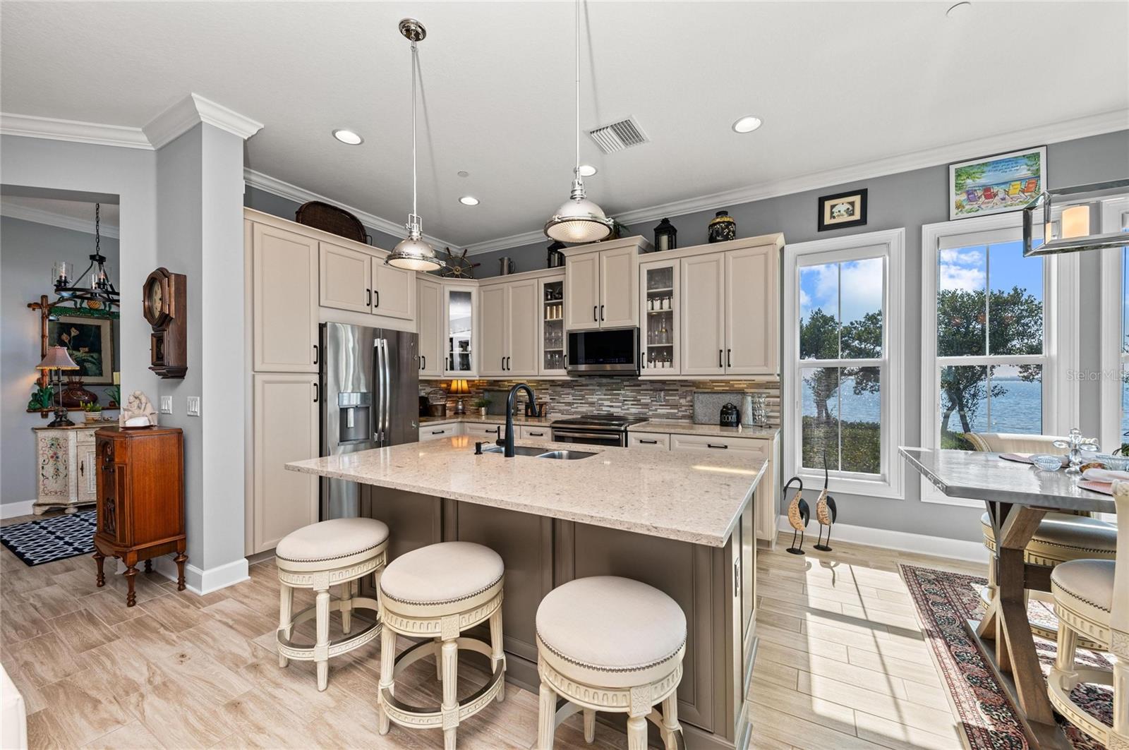 Image 16 of 100 For 268 Saint Lucia Drive 101