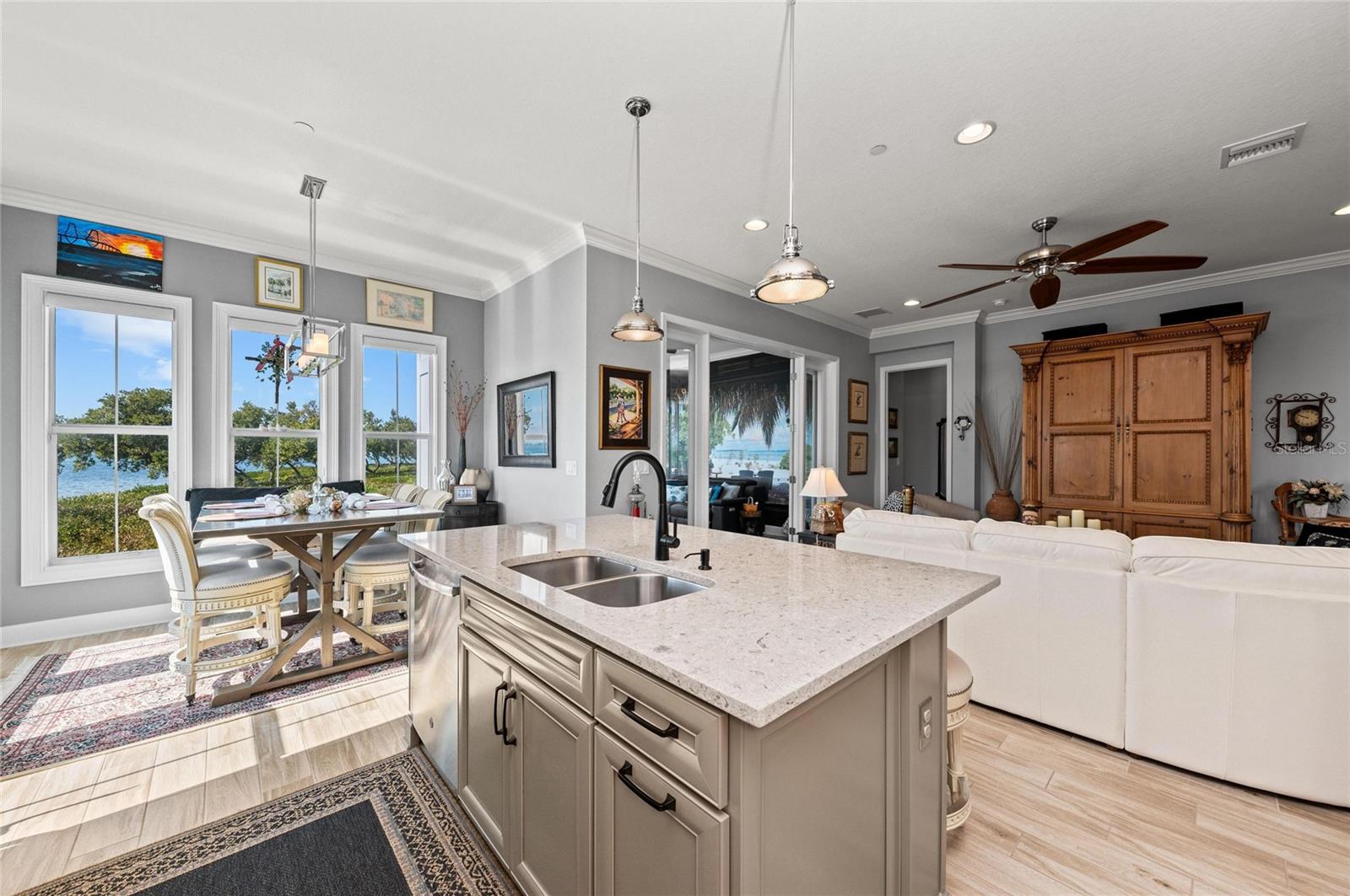 Image 18 of 100 For 268 Saint Lucia Drive 101