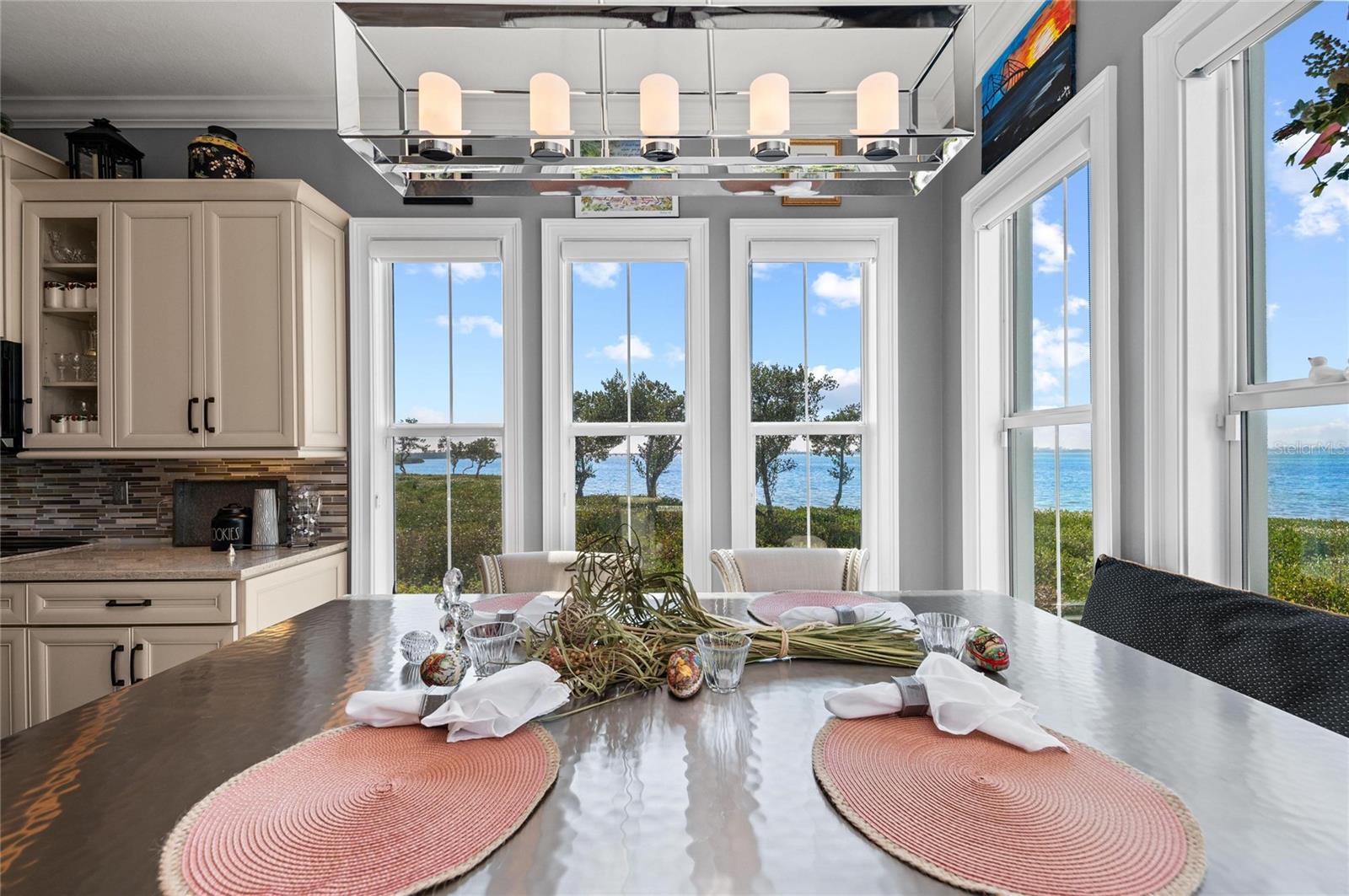 Image 19 of 100 For 268 Saint Lucia Drive 101