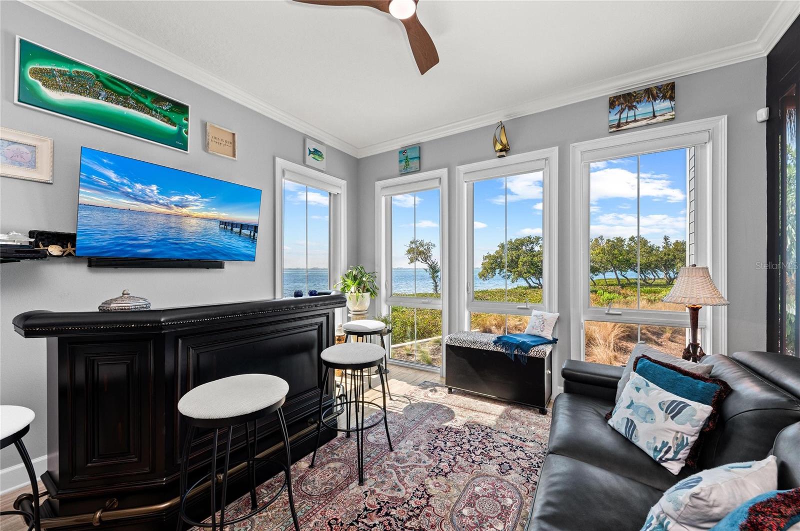 Image 23 of 100 For 268 Saint Lucia Drive 101