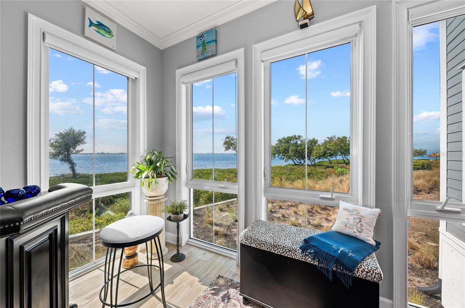 Image 25 of 100 For 268 Saint Lucia Drive 101