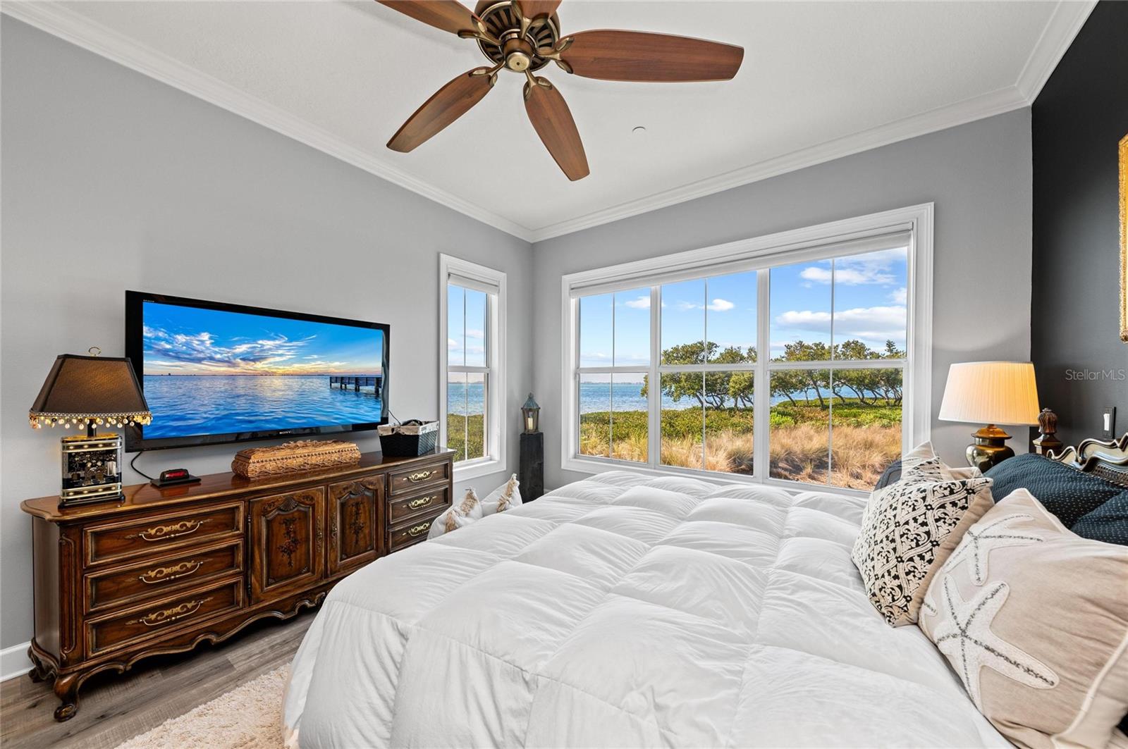 Image 29 of 100 For 268 Saint Lucia Drive 101