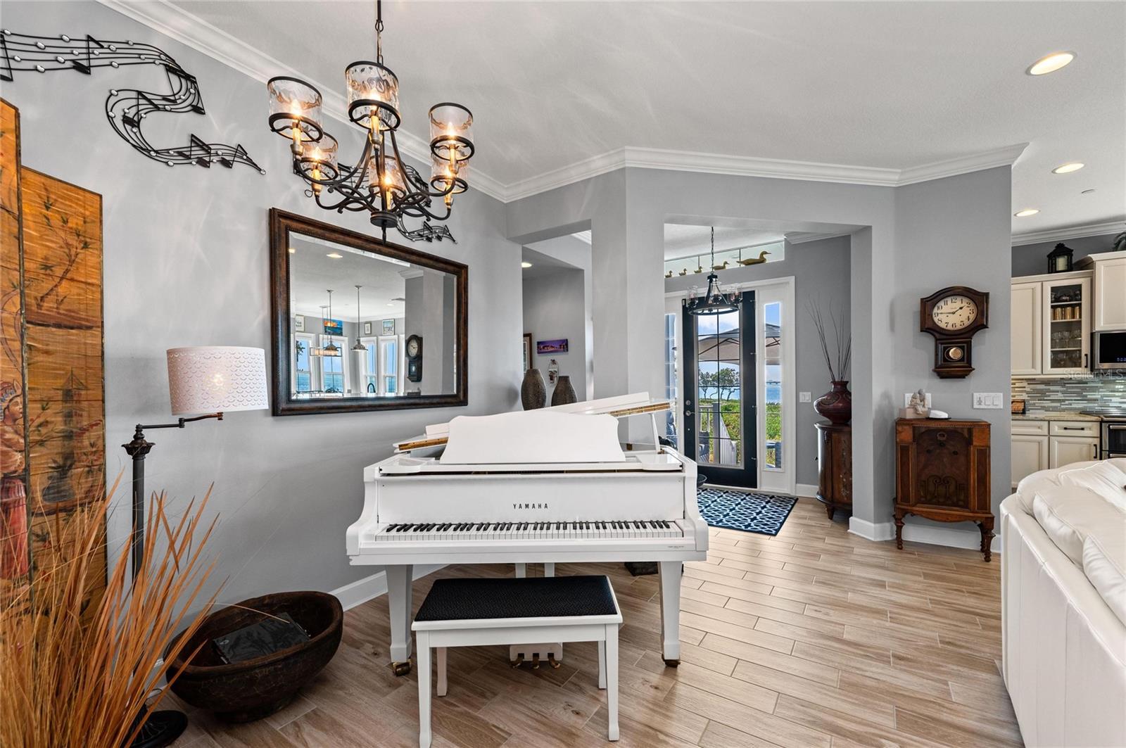 Image 36 of 100 For 268 Saint Lucia Drive 101