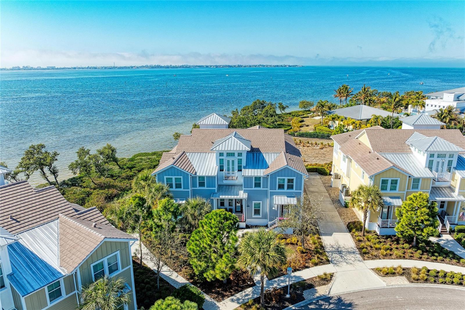 Image 4 of 100 For 268 Saint Lucia Drive 101