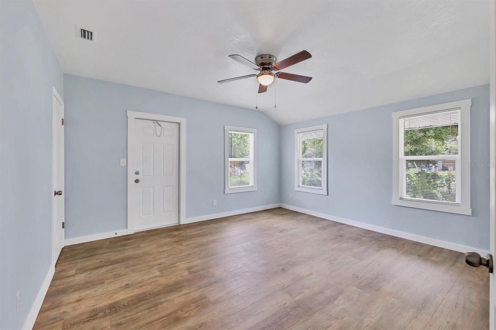 Image 13 of 45 For 905 Myrtle Avenue