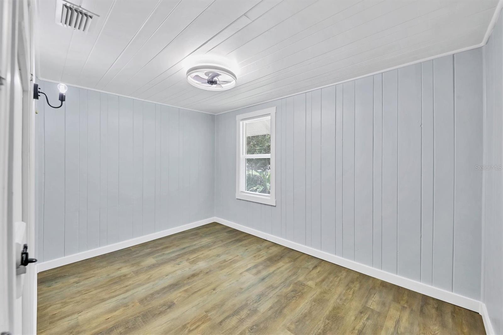 Image 17 of 45 For 905 Myrtle Avenue