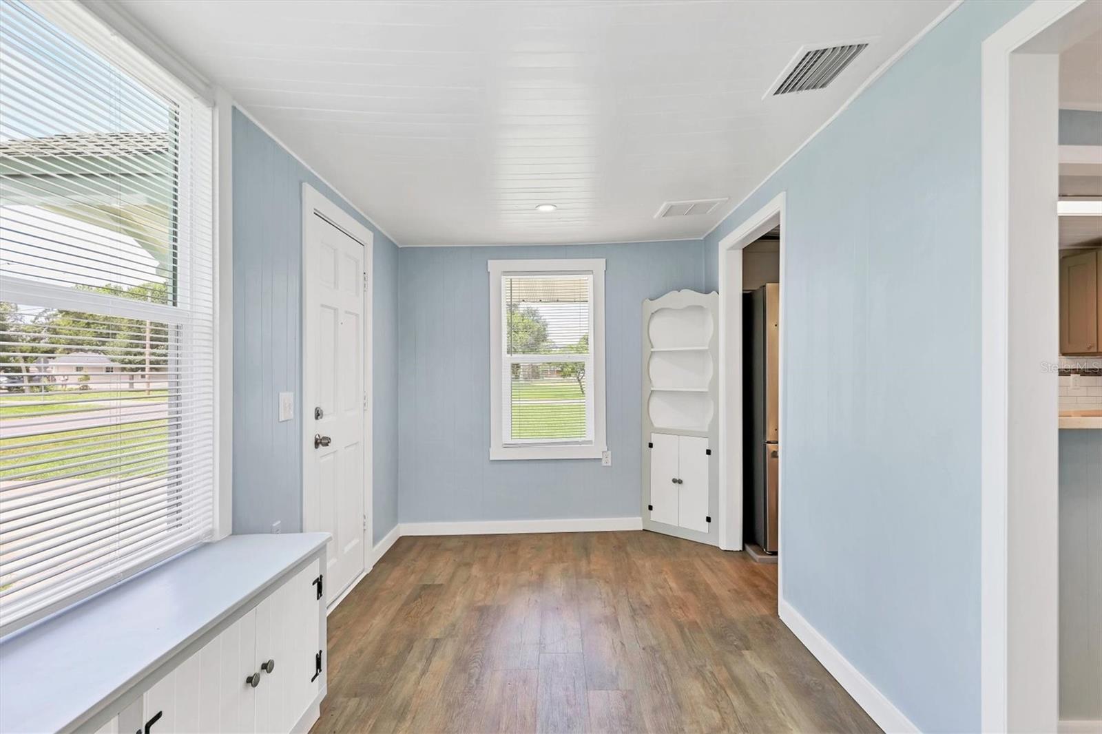 Image 4 of 45 For 905 Myrtle Avenue