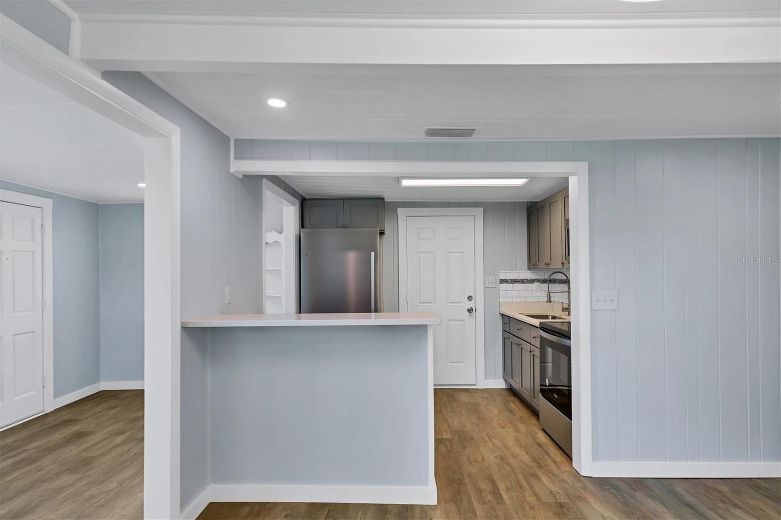 Image 6 of 45 For 905 Myrtle Avenue