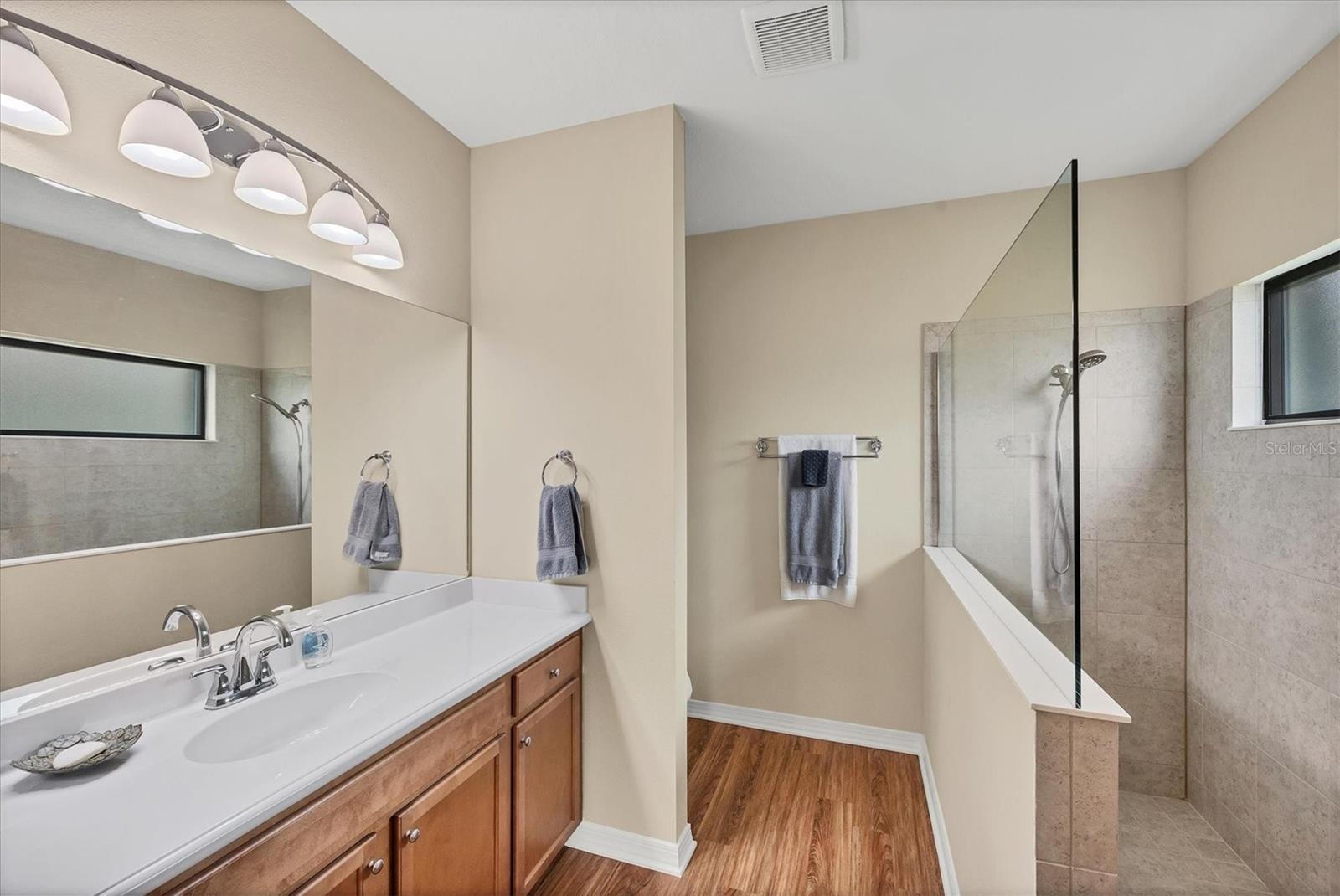 Image 22 of 100 For 245 Alfero Way