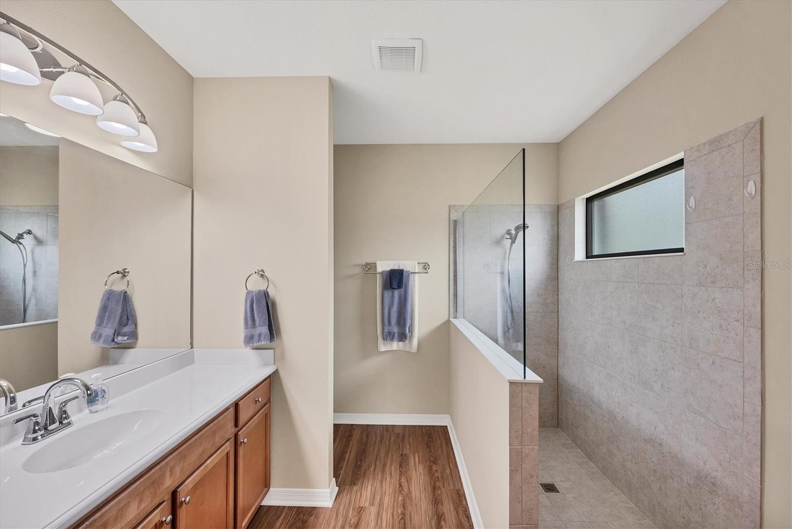 Image 23 of 100 For 245 Alfero Way