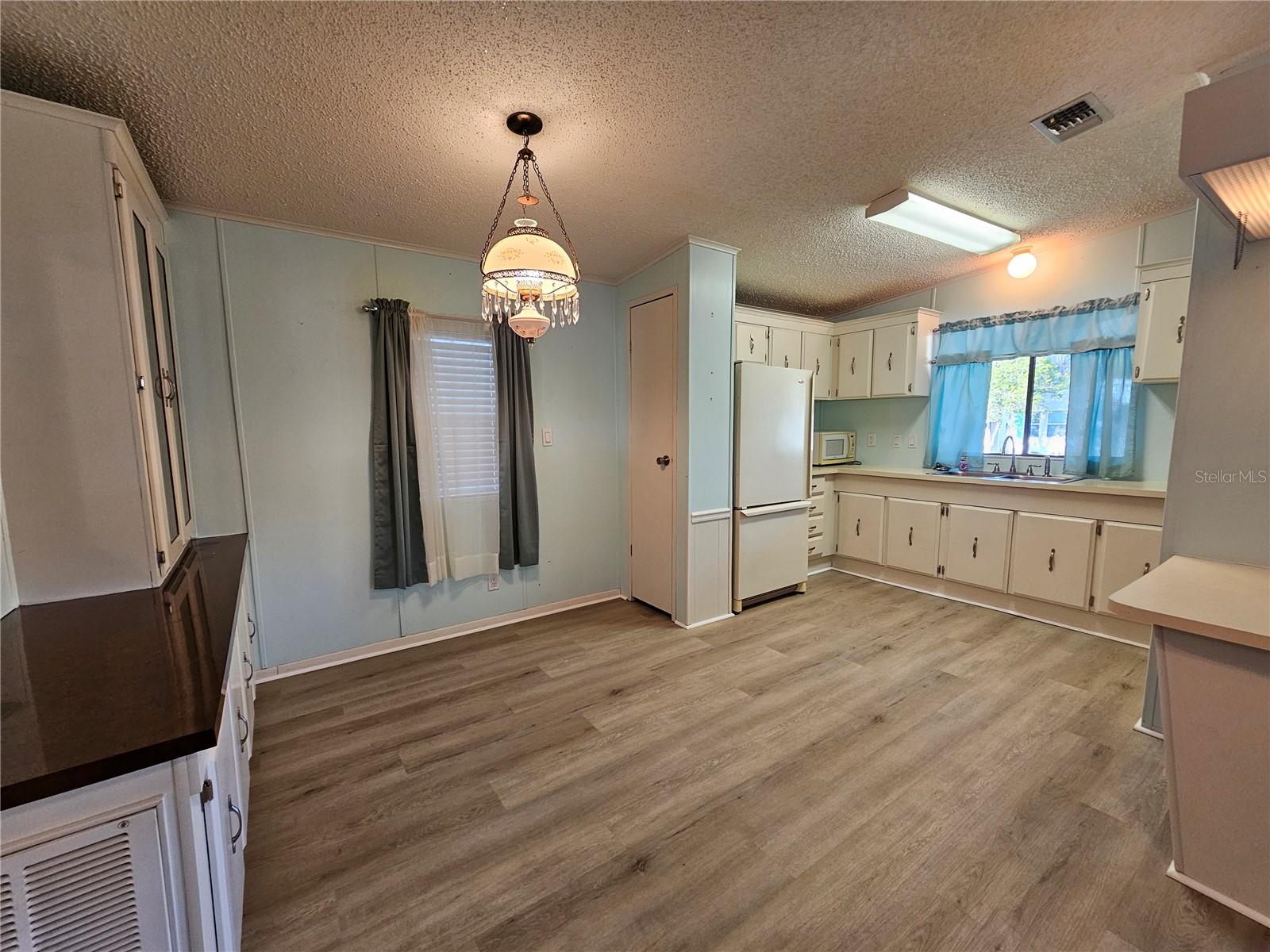 Image 5 of 50 For 3309 Evelyn Drive