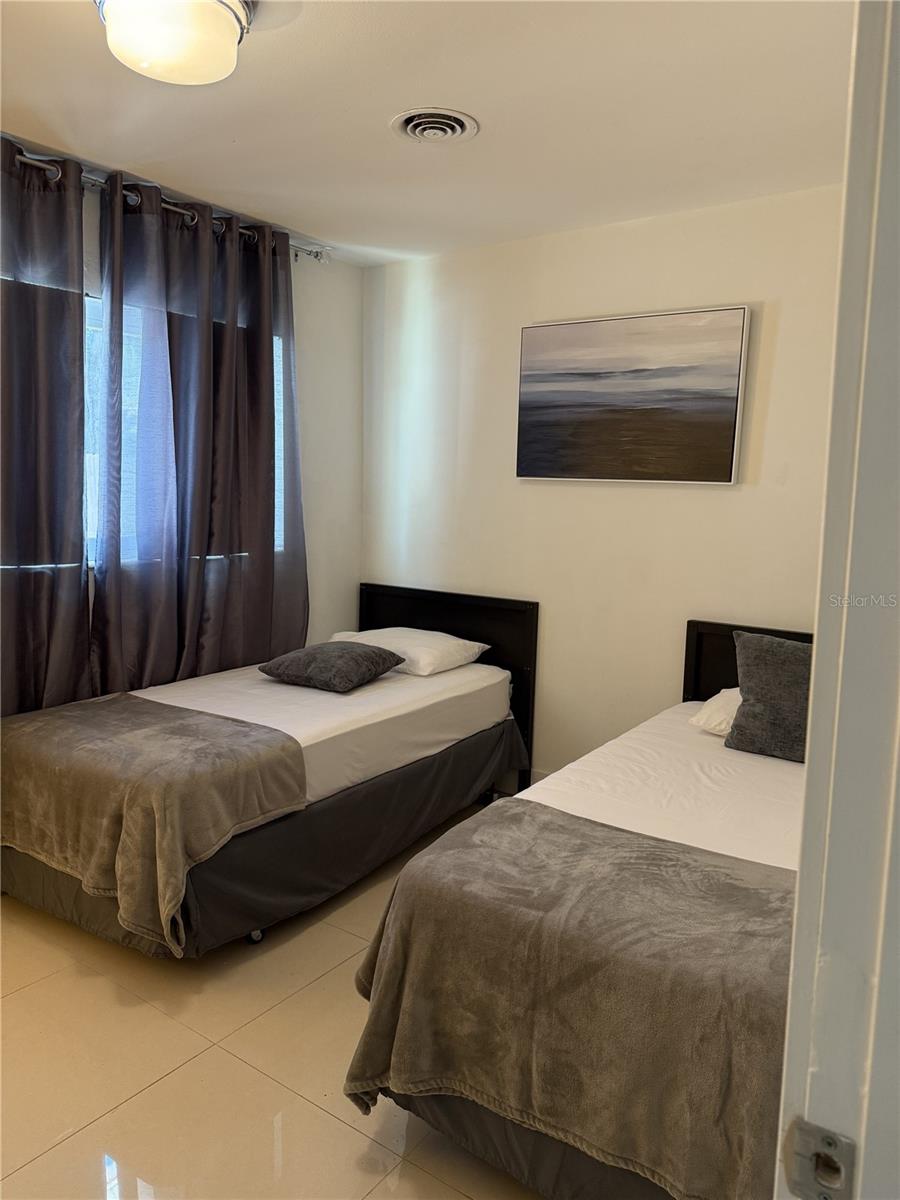 Image 13 of 25 For 3959 Eton Place