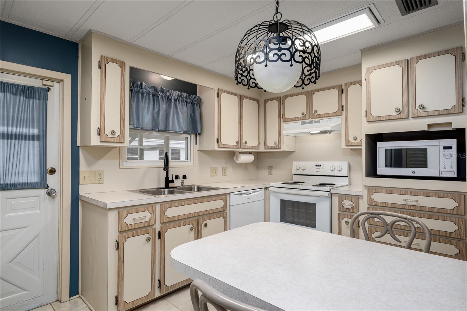 Image 12 of 27 For 6710 36th Avenue E 8